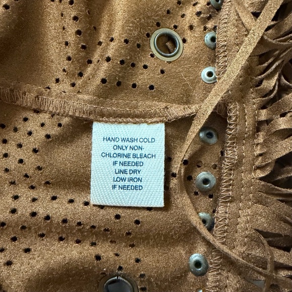 WESTBOUND FRINGE VEST
Faux Brown Suede 
Women’s LARGE 
RN# 58909
LikeNEW - Picture 9 of 10